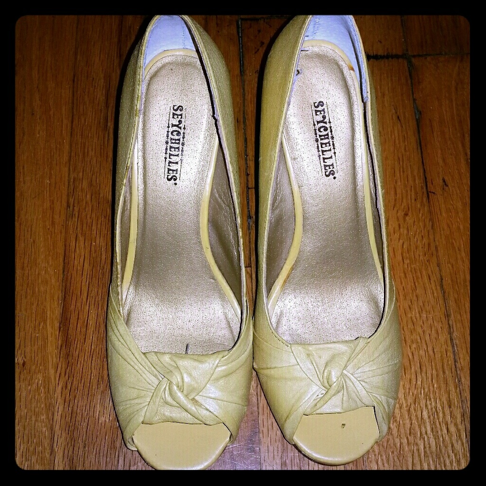 👡💛Seychelles Yellow Peep Toe Wedges 💛👡